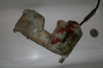 Dirty 924S Windscreen Washer Bottle Dirty 924S Windscreen Washer Bottle