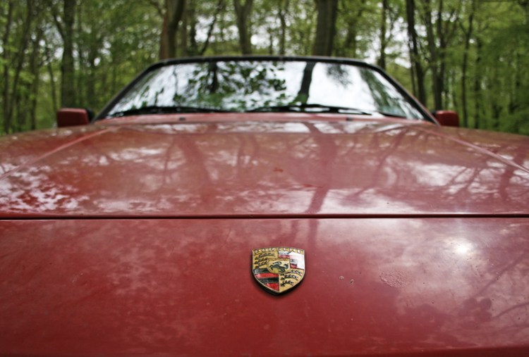 Porsche 924S Porsche 924S Long bonnet shot