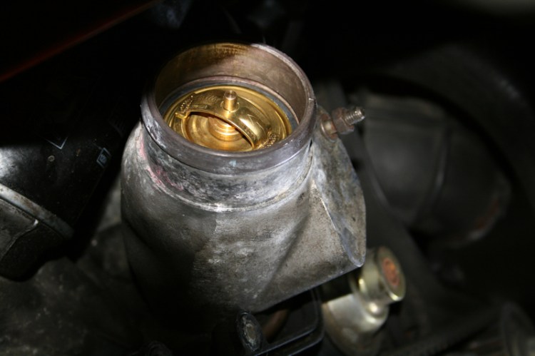 Porsche 924 S Thermostat - Fitted